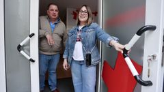 Jaime, directivo de Cruz Roja, y Rosa, t�cnica de la organizaci�n en Sarria