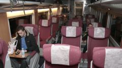 Fotograf�a de archivo dle interior del tren hotel entre Galicia y Catalu�a, detenido en la estaci�n de Monforte