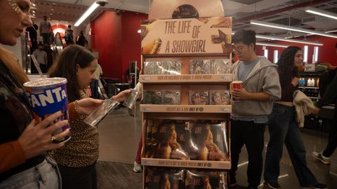 Seguidores de Taylor Swift en una tienda de Nueva York donde se vende su �ltimo disco 