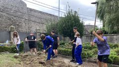 Alumnos del colegio San Lorenzo recuperan los terrenos de la residencia que sirvieron de jardín y huerto