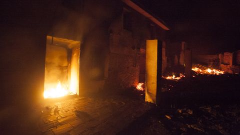 As quedaron las casas de alcanzadas por el fuego.