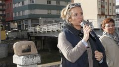 Odile Rodr�guez de la Fuente (en la imagen, en el descubrimiento de una placa de homenaje a su padre en A Pontenova) dar� una charla en el auditorio municipal de Quiroga