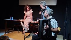 <span lang= gl >A ilustradora e creadora de banda deseada burelense Ana Moreiras, xunto co actor Miguel de Lira e o msico Vadim Yukhnevich, no Teatro das Cortes</span>