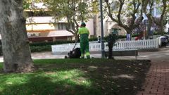 Varios operarios trabajaron este lunes para adecentar el parque de nuevo