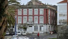 El edificio goza de una ubicaci�n estrat�gica en plena fachada mar�tima de Ferrol. 