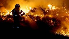 Im�genes del fuego en Corme Aldea