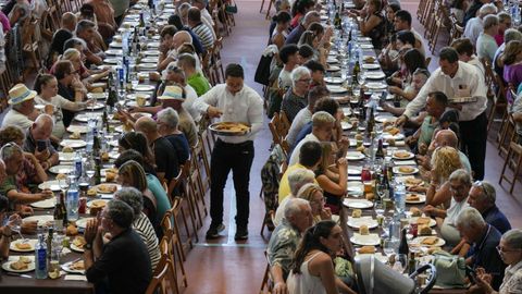 El pabell�n deportivo de Mu��os acoger� otro a�o m�s la fiesta gastron�mica