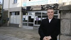 Pardo Gato diante do actual Mar�a Sarmiento de Viveiro, no que estudou, foi profesor e director