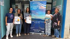 La concejala Carmen P&eacute;rez y la alcaldesa, Mar&iacute;a Sampedro, participaron en la presentaci&oacute;n del certamen junto a personal de A Creba