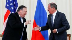 Pompeo y Lavrov se estrechan la mano tras la rueda de prensa