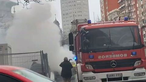 Coche ardiendo en Gij�n