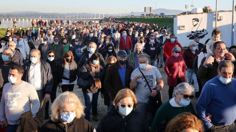 Unha manifestacian multitudinaria na Illa do sector bateerio esixe unha nova regularizaci�n da extracci�n da mexilla.
