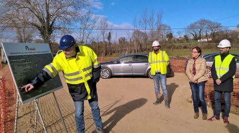 La consejera de Infraestructuras, Bel�n Fern�ndez, en una visita a Siero, con el alcalde, �ngel Garc�a.La consejera de Infraestructuras, Bel�n Fern�ndez, en una visita a Siero, con el alcalde, �ngel Garc�a