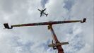 As� de pr�ximos pasan los aviones de la atracci�n Gigant XXL en O Burgo