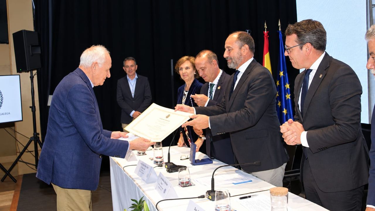 La Academia Xacobea oficializa la entrada de John Rutherford y Manuel Valín