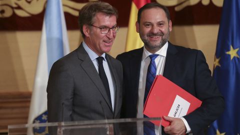 Y un nuevo estudio para el 2022. Ábalos pone en marcha el enésimo estudio que se adjudica el viernes. La Xunta reclama la salida sur, para lo que ha hecho su propio informe, presentado el año pasado. Feijoo apuesta por un ramal para llevar el tren al puerto de Bouzas; Caballero, no.