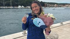 Paula Otero, en Stari Grad, con la medalla de plata europea.