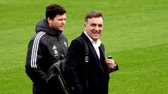 Carvalhal, a la derecha, esta tarde a su llegada a la ciudad deportiva del Celta