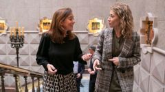 La alcaldesa, In�s Rey, y la ministra de Transportes, Movilidad y Agenda Urbana, Raquel S�nchez, durante una visita de la representante del Gobierno central al palacio de Mar�a Pita en octubre del 2022