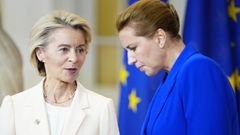 La presidenta de la Comisin Europea, Ursula von der Leyen, conversa con la primera ministra danesa, la socialdemcrata Mette Frederiksen