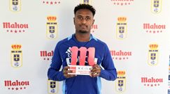 Haissem Hassan, con el premio a mejor jugador del Oviedo en el mes de noviembre