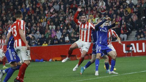 Derbi asturiano entre el Real Sporting de Gijon y el Real Oviedo en El Molin�n