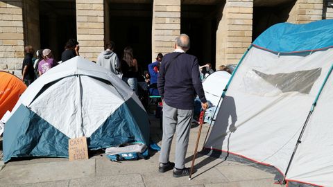 La acampada por la vivienda llega al Obradoiro