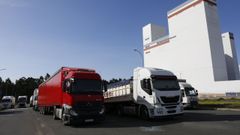 Veh�culos sin actividad en el pol�gono de O Campi�o, en Pontevedra