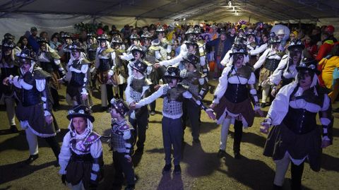 Desfile y concurso de entroido en Val do Dubra.