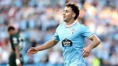 Pablo Dur�n, celebrando uno de sus goles en el Celta-Racing de Santander.