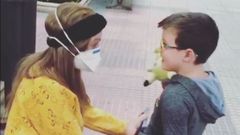 Azahar se encuentra con su hijo tras abandonar el hospital