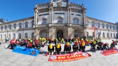 Trabajadores de los GES de Galicia, delante de la Diputaci�n de Lugo