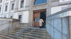 Imagen tomada este lunes de la fachada principal de acceso a la Audiencia Provincial de A Coru�a, donde se celebra el juicio por abusos sexuales a un menor.