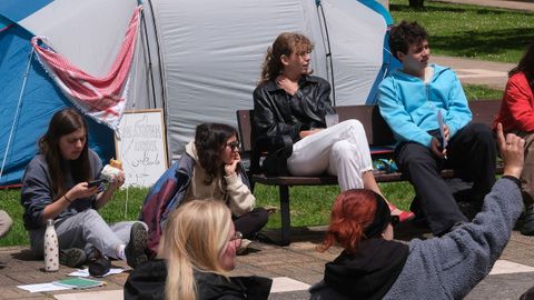 Una treintena de universitarios ha iniciado este martes una acampada en el campus de El Miln, en Oviedo, para mostrar su apoyo al pueblo palestino