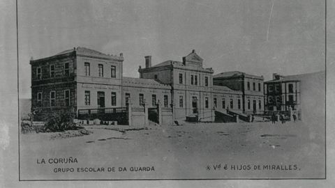 El grupo escolar Eusebio da Guarda, en la actual plaza de Pontevedra