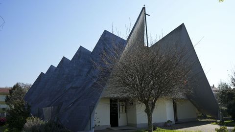 Iglesia proyectada por Ant�n Rom�n Conde en 1969.