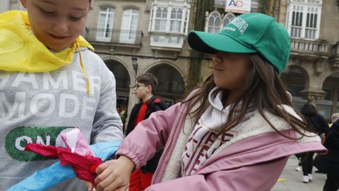 Los escolares se lo pasaron en grande luchando por los muecos