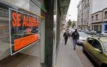 Uno de los numerosos anuncios de alquiler o venta que se ven en la Gran V�a. 