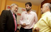 Sacrist�n, Mart�n Seco y Jos� Nogueira, ayer en Arteixo. 