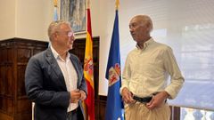 Luis Menor y Felipe Ferreiro, ayer en la sede la Cruz Roja de Ourense