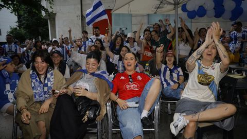 Miles de deportivistas siguen el partido del D�por