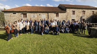 Participantes en el encuentro de aldeas, ayer a las puertas de la Fundaci�n Pondal 