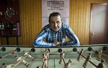 <span lang= gl >Meizoso fronte � futbol�n, unha disciplina que practica dende pequeno. </span>