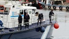 La vigilancia de las aguas y la lucha contra el furtivismo son dos de los cometidos de los agentes. 