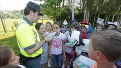 Exhibici�n de la Guardia Civil en el Ceip Riomaior