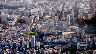 Imagen de archivo del urbanismo en la ciudad de Vigo, con el edificio consistorial en el medio