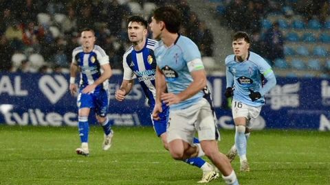 El capit�n del Celta Fortuna, Pablo Meix�s, en el duelo ante la Ponferradina en El Toral�n.