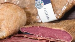 El pastrami de Embutidos Montepicato, finalista en la categora producto excelente en los XI Premios Galicia Alimentacin.