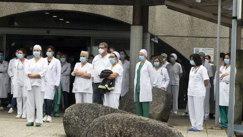 Sanitarios en el hospital de O Saln�s