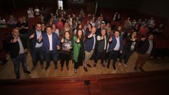 Los candidatos socialistas en Barbanza posaron en una foto de familia junto a Bernardo Pi�eiro